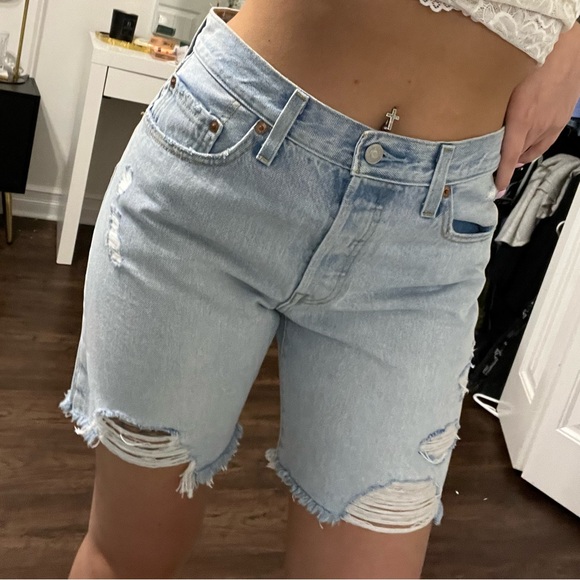 ❌SOLD❌ Levi’s 90’s Denim Shorts NWT! - Picture 4 of 11
